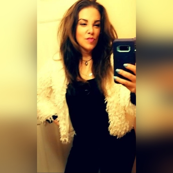 Beautiful feathery sweater - Picture 6 of 6